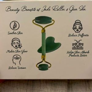 NIB. Just Organic Jade Roller & Puffiness Relief